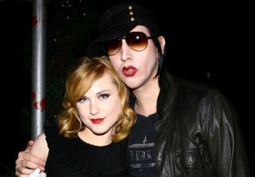 Evan Rachel Wood acusa Marilyn Manson de a ter violado à frente das câmaras