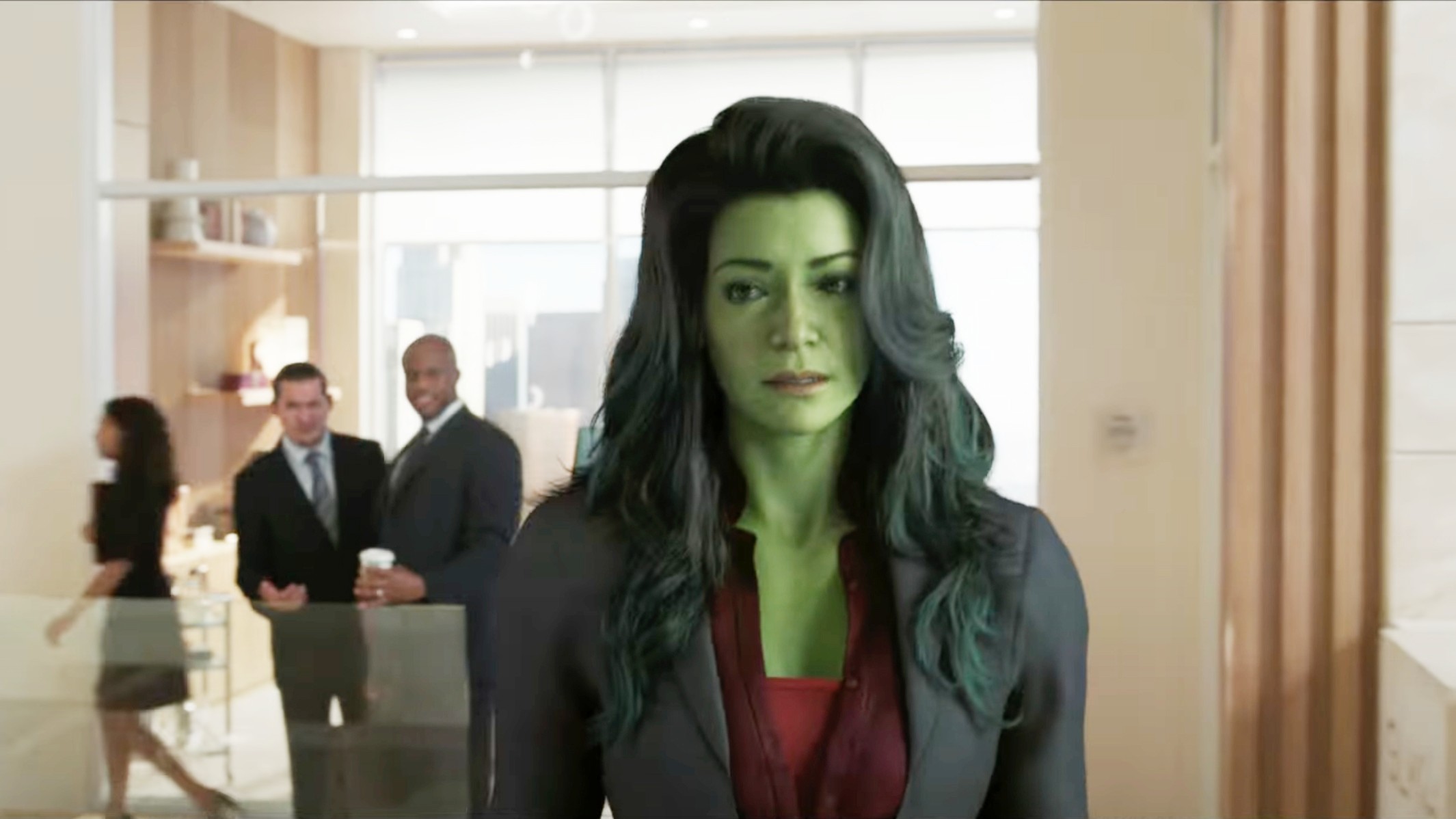 She-Hulk será comédia com personagem advogando para vilões como Abominável,  estreia será em agosto (EXCLUSIVO)