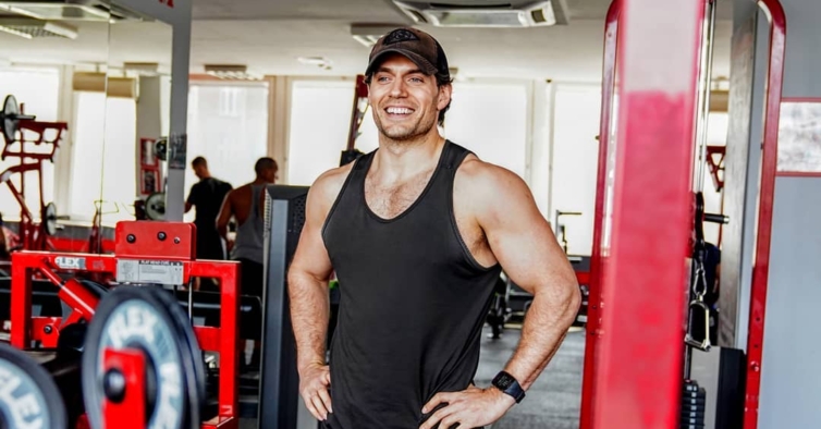 Henry Cavill partilhou a sua dieta diária e é mais simples do que