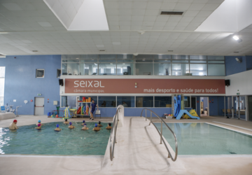 Hidroginástica, hip hop e convívio: mergulhe na festa de verão da piscina de Corroios